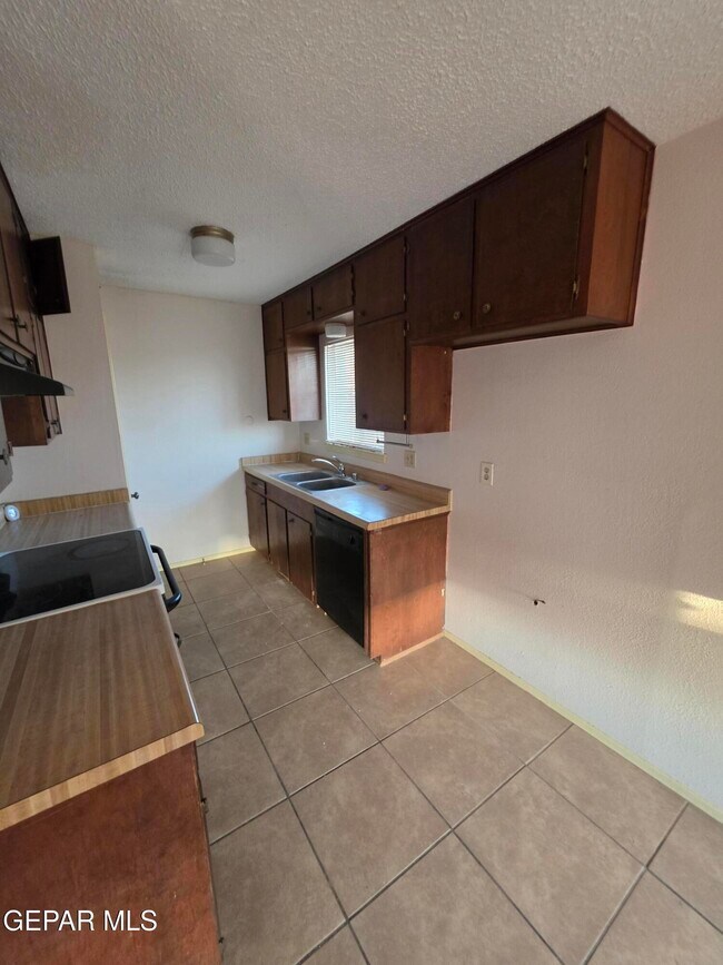 Building Photo - 217 Palmary Dr