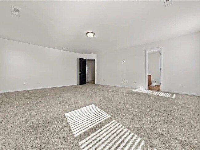 Building Photo - 4120 Vershire Ave