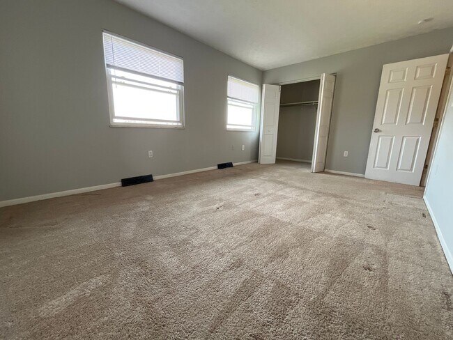 Building Photo - 1851-1853-1853 Lake Club Dr