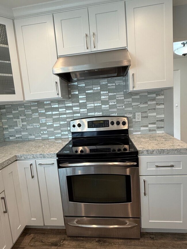 Building Photo - Alameda's most sought after gated communit...