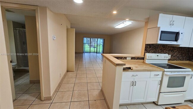 Building Photo - 16531 Blatt Blvd