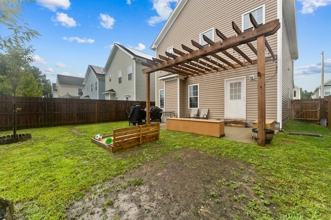 Building Photo - 824 Somb Moore Ways