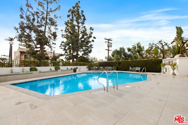 Building Photo - 8787 Shoreham Dr