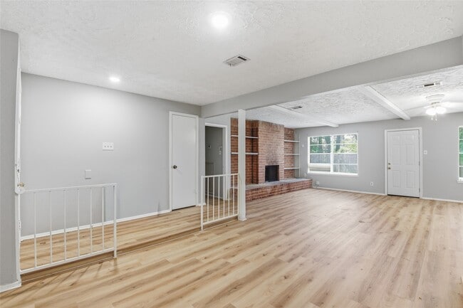 Building Photo - 6015 Knotty Post Ln