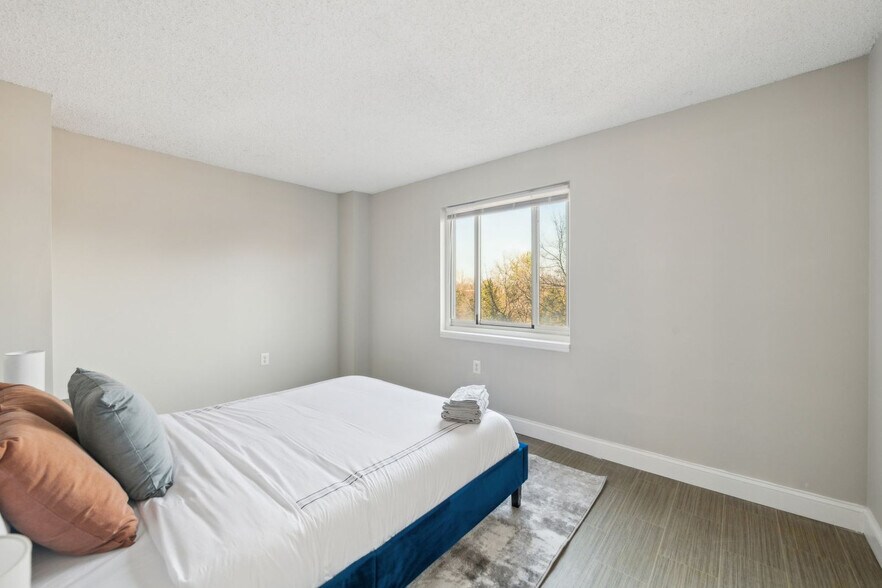 Building Photo - 1711 Bellevue Ave