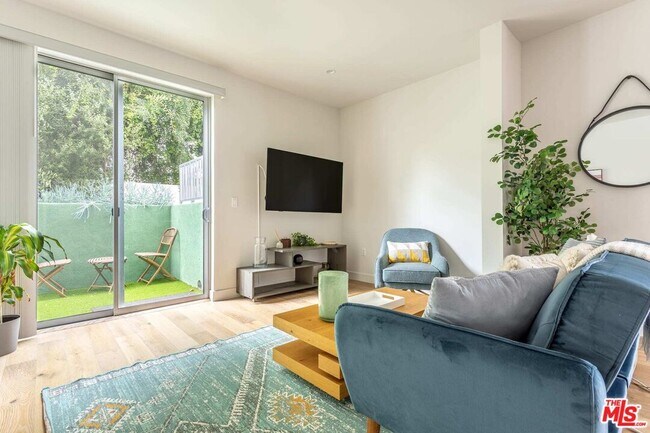 Building Photo - 3726 Kelton Ave