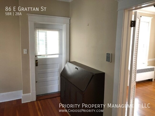 Building Photo - 86 E Grattan St