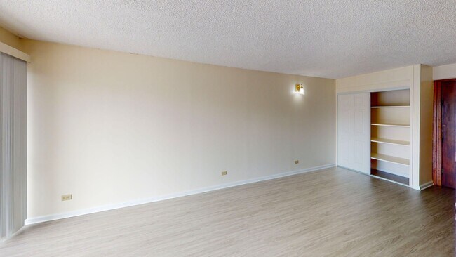 Building Photo - Fully Renovated 1 BR Unit at Kapiolani Manor