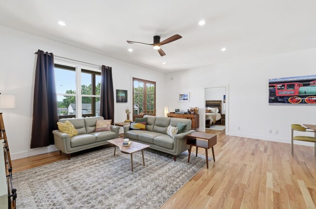 Building Photo - 3556 Cottonwood Ln