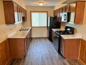 Building Photo - Cozy 2 Bedroom, 1 Bath Apartment with Balcony - Welcome Home!