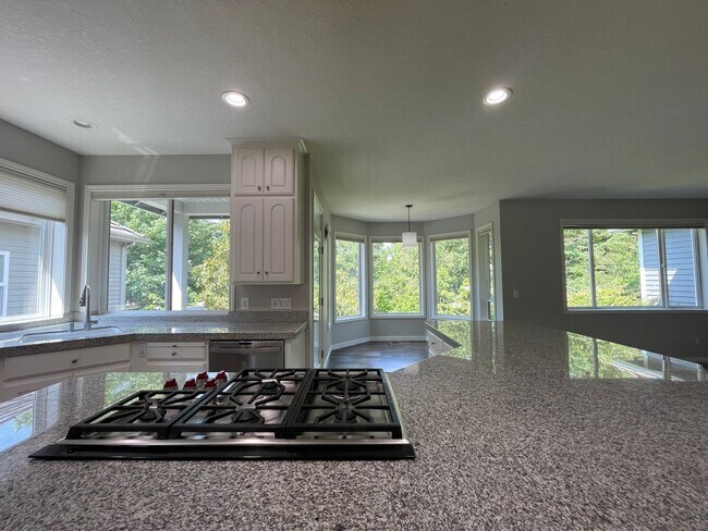Building Photo - Custom Traditional Home in Montreux Neighborhood 3Bd/2Ba Home with 3 Car Garage!! Close to Cedar ...