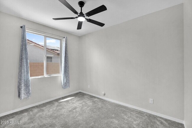 Building Photo - 18570 W Honeysuckle Dr