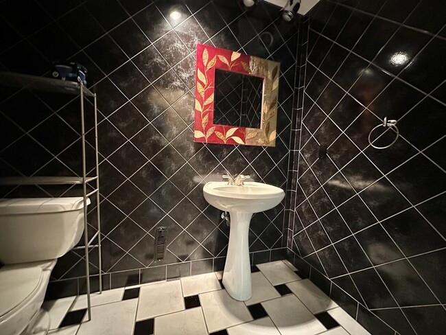 Building Photo - 12930 N Colony Dr