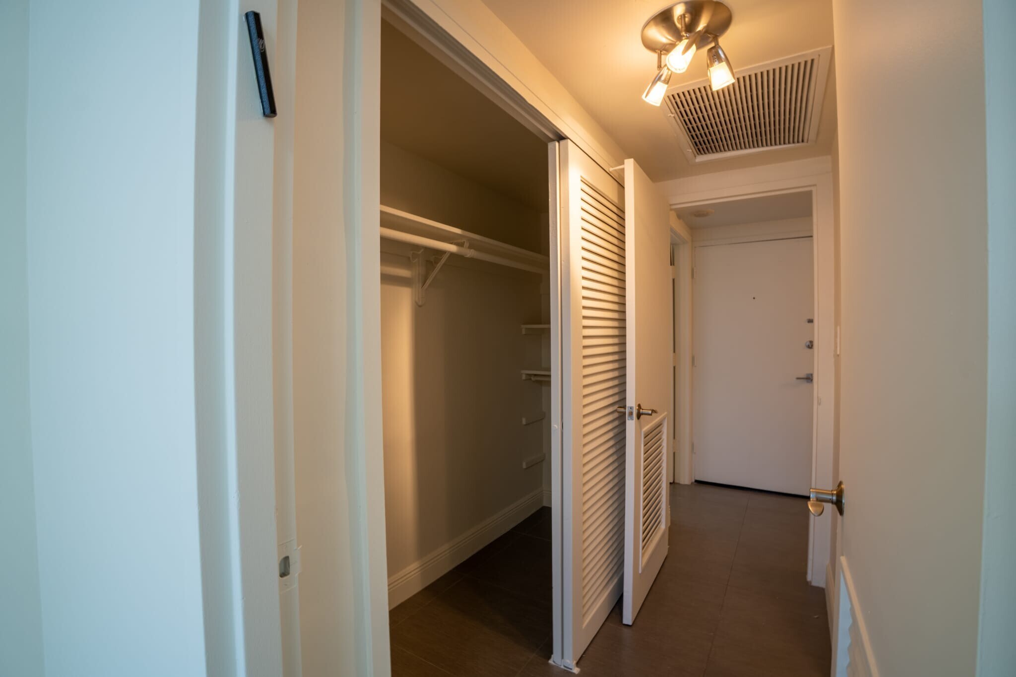 Building Photo - 4747 Collins Ave