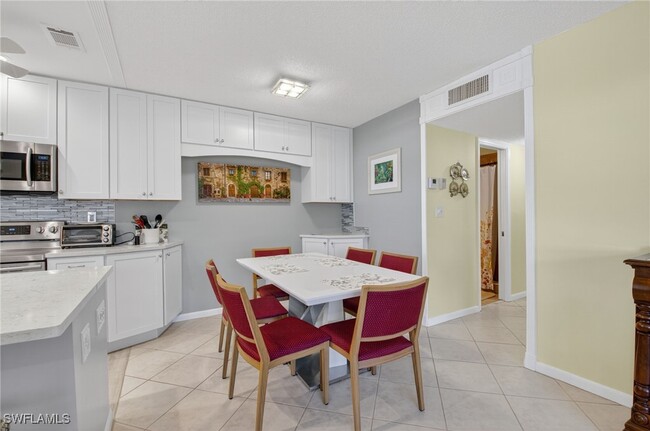 Building Photo - 572 High Point Dr