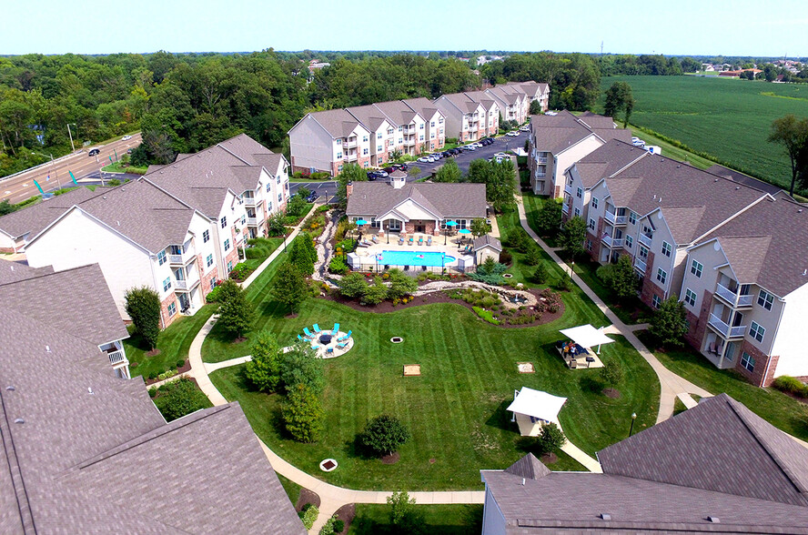 Primary Photo - Villas At Crystal Lake