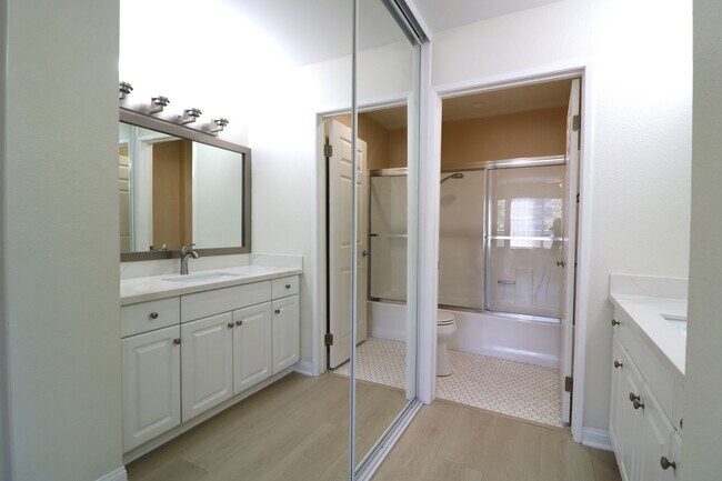 Building Photo - 5545 Canoga Ave