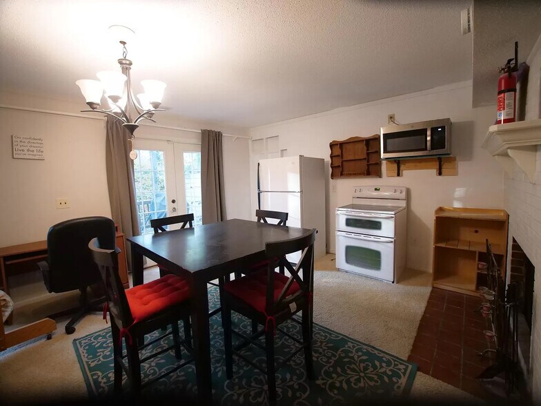 Building Photo - Room in Duplex on Dixon Dr