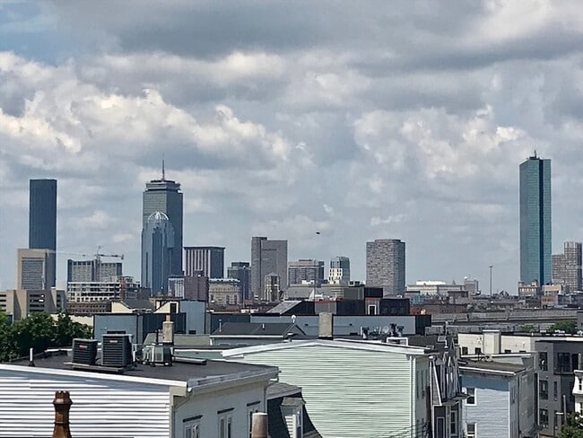 Building Photo - 360-362 Dorchester Street Unit 3