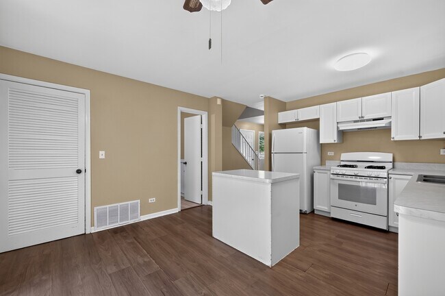 Building Photo - 1371 Andover Dr