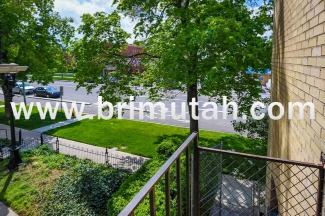 Building Photo - 273-275 S. 400 E. - 10