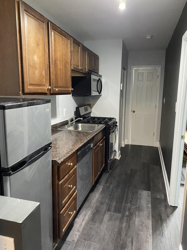 Building Photo - 1530 2nd St SW