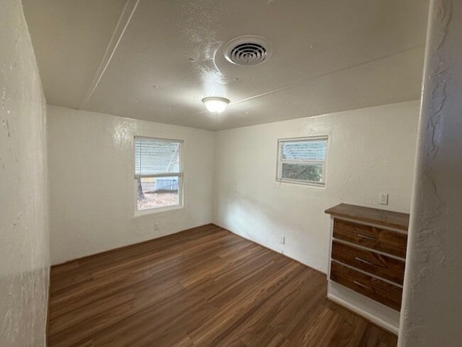 Building Photo - 3 Bedroom 2 Bath Single Wide Mobile - Cont...