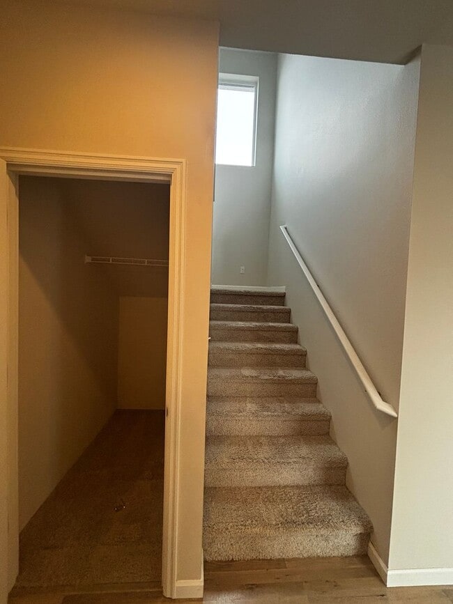 Building Photo - Newer SE 3 Bdrm House, All Appliances incl W/D, Air Cond, Community Pool, Double Garage