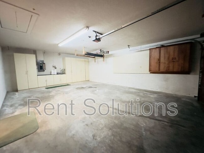 Building Photo - 3015 Tall Pine Dr