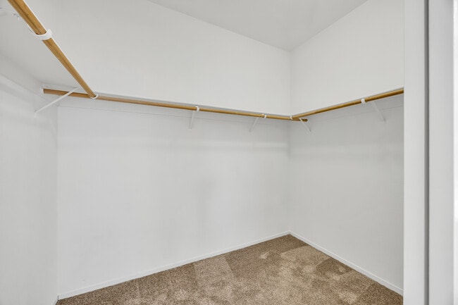Building Photo - 9259 Crystal Falls Way