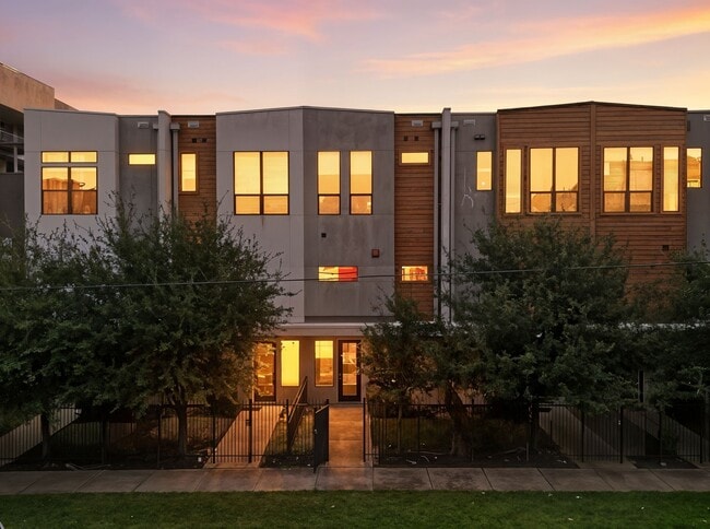 Building Photo - 2401 Crawford St