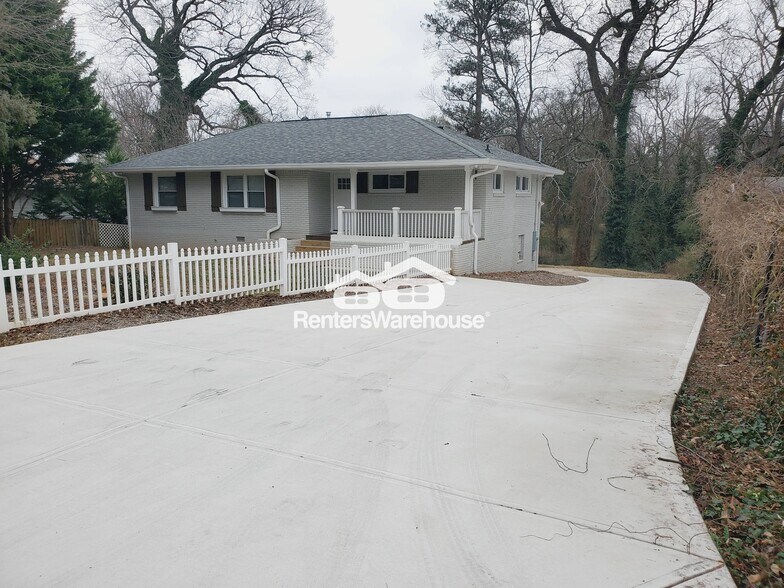 Building Photo - 441 Big John Trail SE