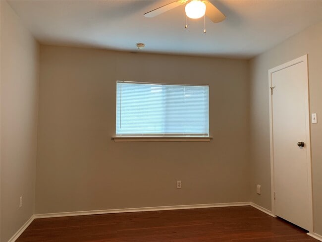 Building Photo - 2 Goldthread Ct