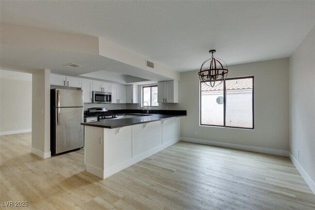 Building Photo - 2337 Chatfield Dr