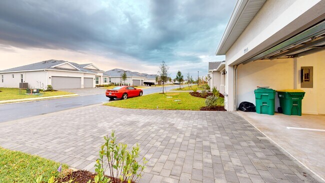 Building Photo - 7913 Lakes Edge Ln