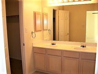 Building Photo - 300 Oxford Dr