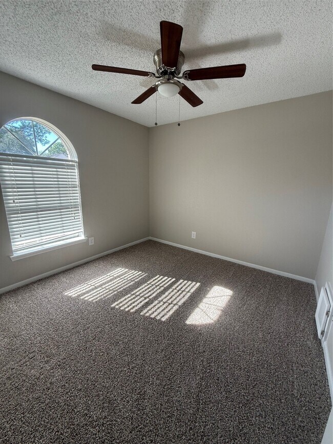 Building Photo - 6611 Rockfield Dr