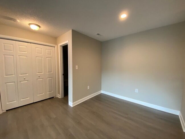 Building Photo - 2 Bedroom, 2 Bath condo