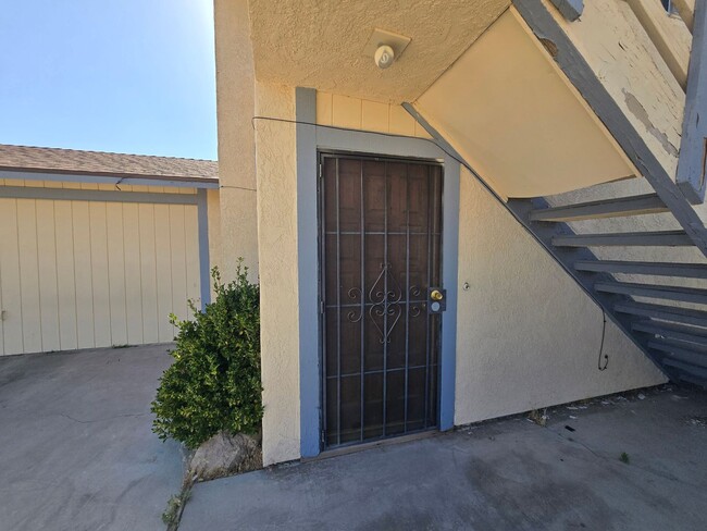 Building Photo - Place 920 W Alene Ave
