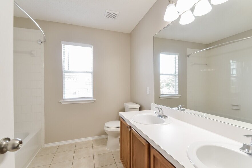 Building Photo - 4300 Sonoma Dr