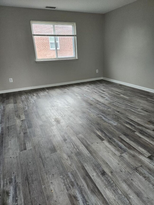 Building Photo - 1615 Olive St NE