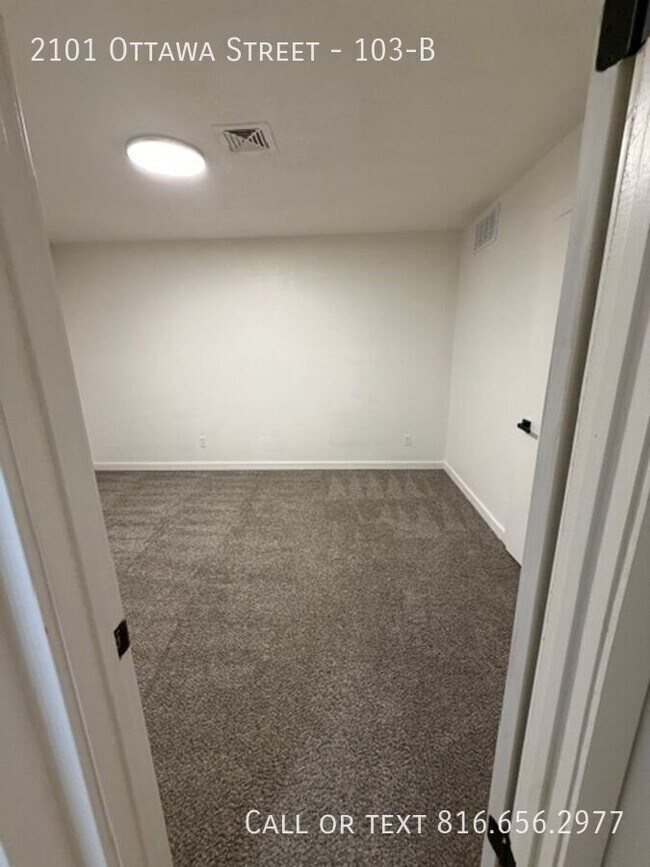 Building Photo - 2101 Ottawa St