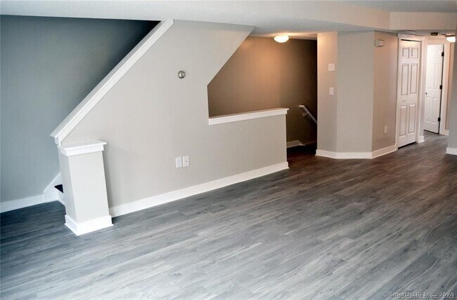 Building Photo - 140 Maple Ave