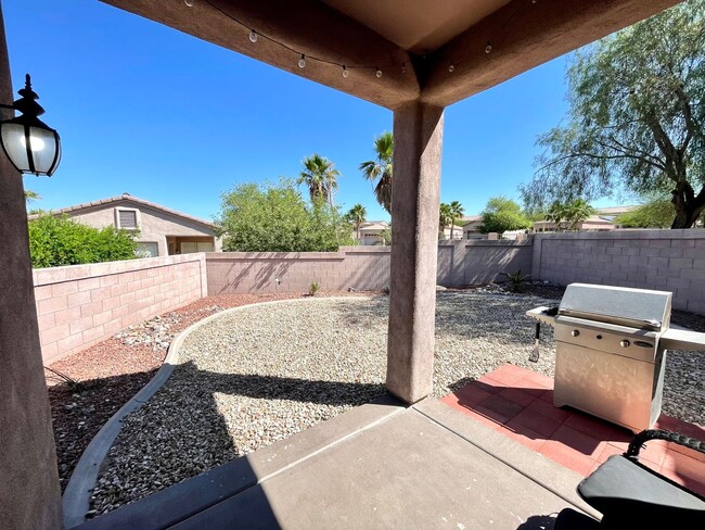 Building Photo - Nice 2 Bedroom Home in Desert Foothills Co...