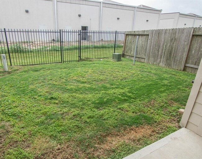 Building Photo - 6246 Brenwood Cir