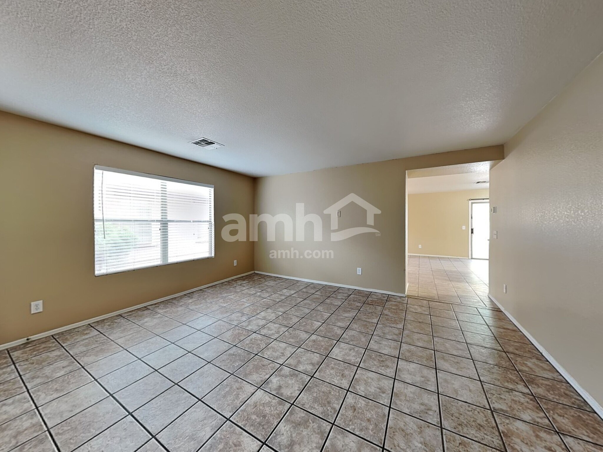 Building Photo - 1425 N Thunderbird Ave