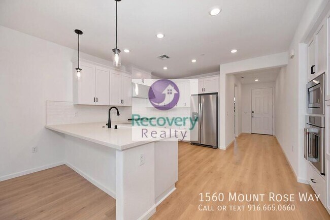 Building Photo - 1560 Mount Rose Ln