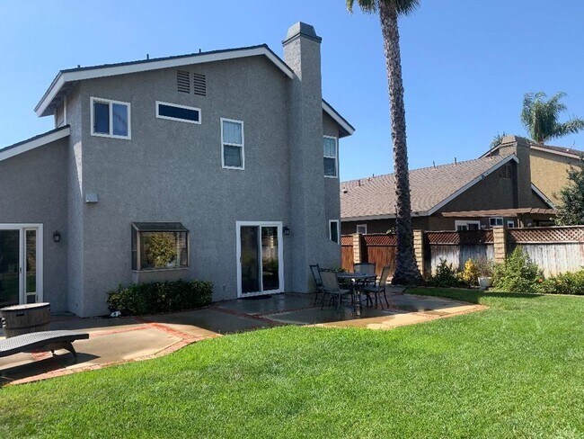 Building Photo - Wonderful East Ventura 4 Bedroom 2.5 Bath Home
