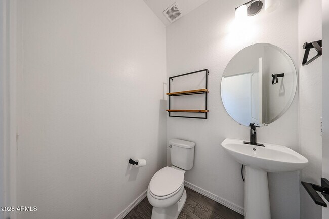 Building Photo - 3332 W Dunbar Dr