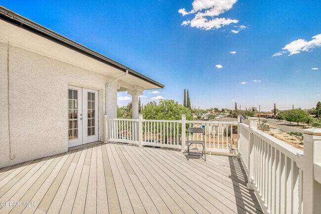 Building Photo - 1701 Elm St